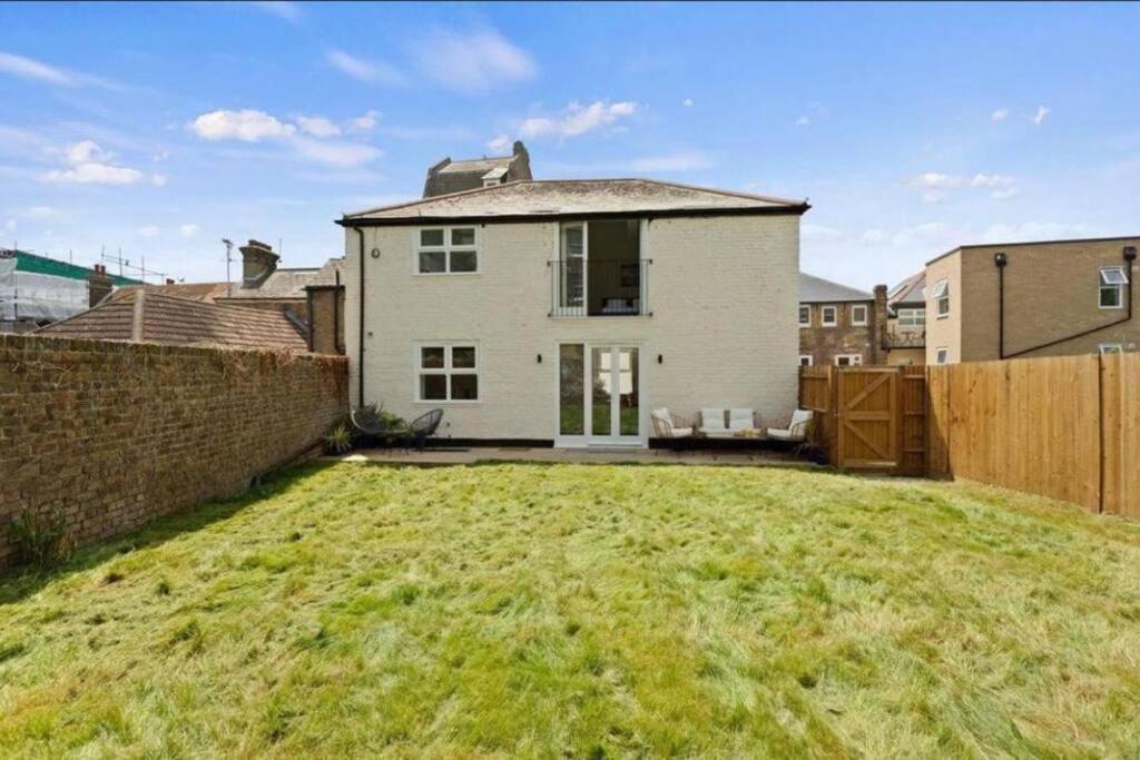 The Donkey Shed With Hot Tub Apartment Ramsgate Exterior photo